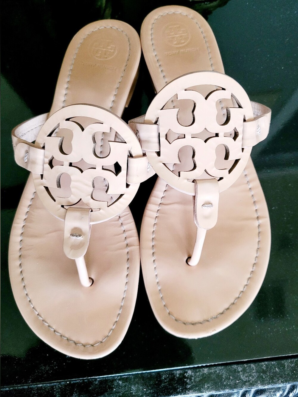 Tory Burch Miller Patent Leather Thong Sandals in MakeUp/Nude US 9 - Picture 14 of 16